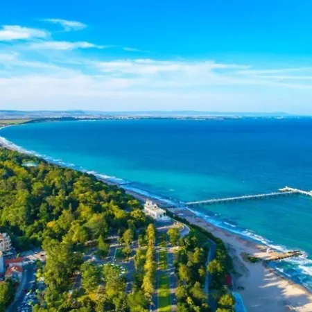 Great Near The Sea,central Place! Апартамент Бургас