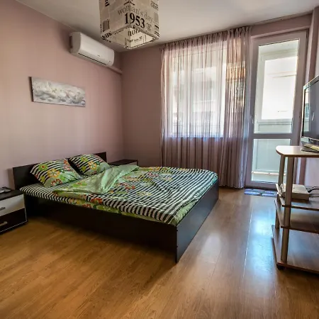 Great Near The Sea,central Place! Апартаменты Бургас